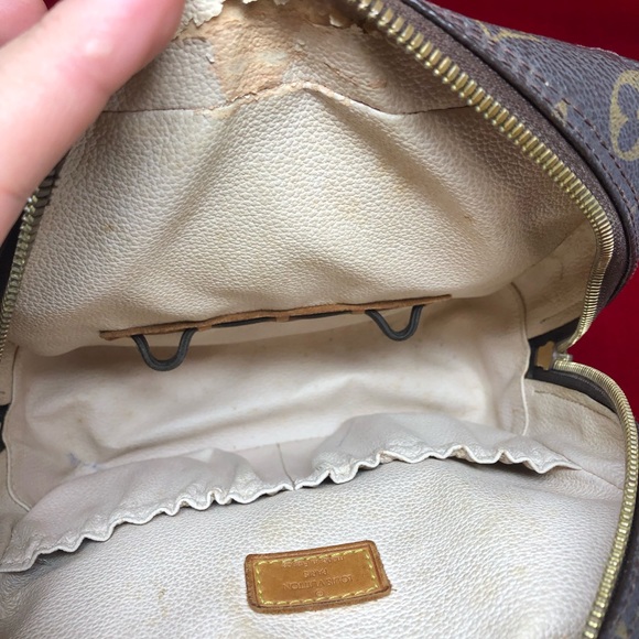Authentic Louis Vuitton crossbody bag - Picture 10 of 15